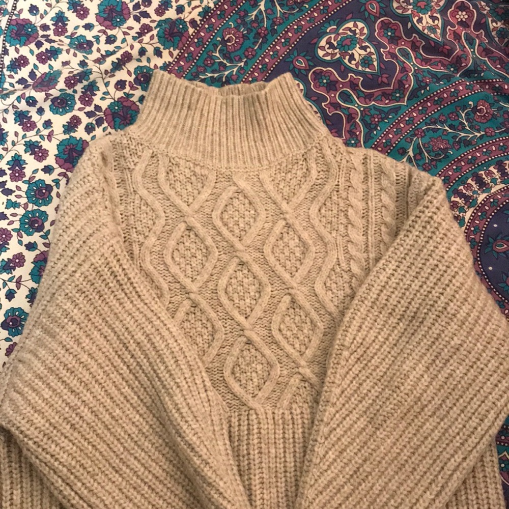 Oversized light grey sweater!